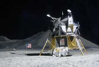 НАСА ще финансира частни полети до Луната