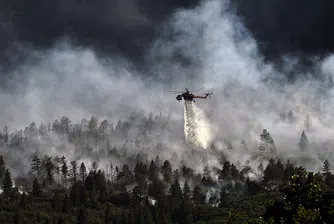 Трети хеликоптер ще гаси пожара в Кресненското дефиле