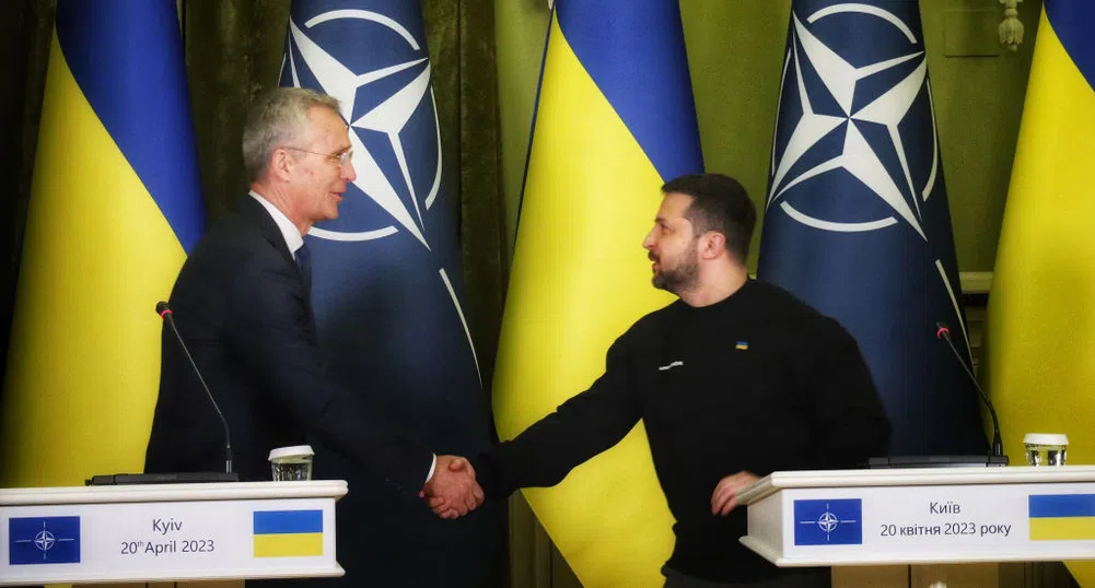 Зеленски и Столтенберг обмениха послания за мястото на Украйна в НАТО