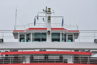 Ферибот с 349 пътници е под карантира край Пирея