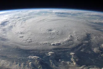 Каква е връзката между пясъчните бури и ураганите?