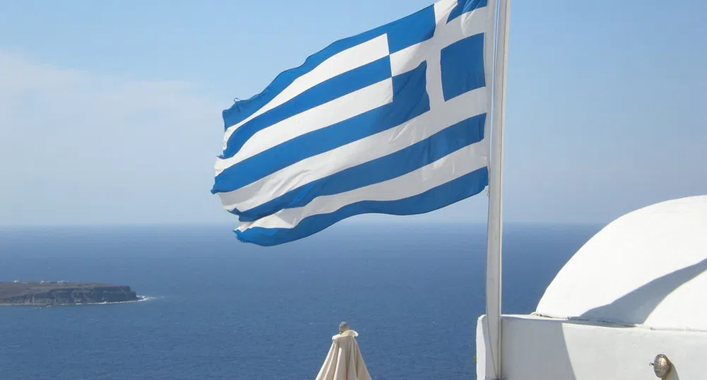 Половин Гърция минава под ключ заради пандемията