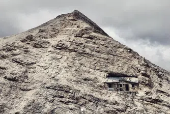Невероятно алпийско убежище от Първата световна война (снимки и видео)
