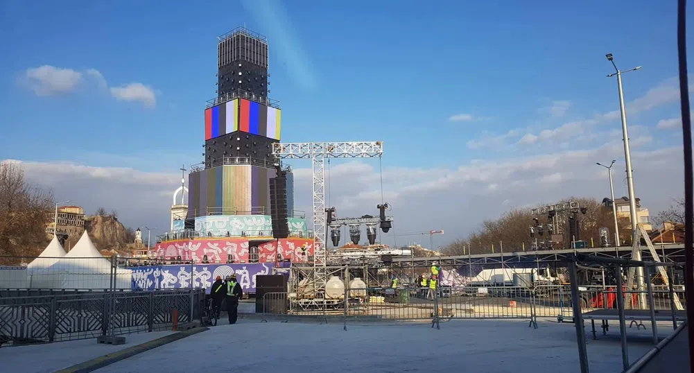 Сцената в Пловдив е готова, градът чака над 40 000 гости (снимки)