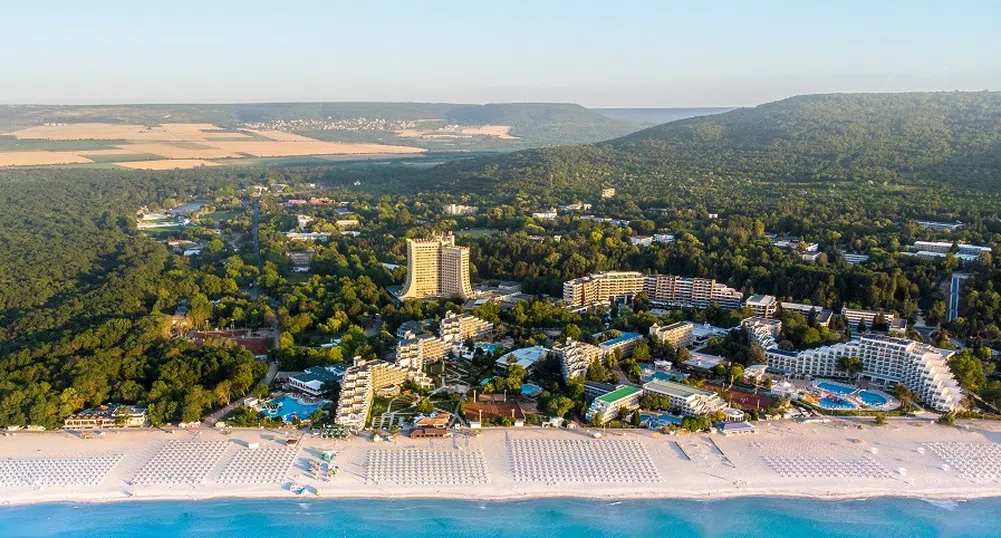 Албена на 50 г.: 33 хотела, плаж със Син флаг и елитен аквапарк