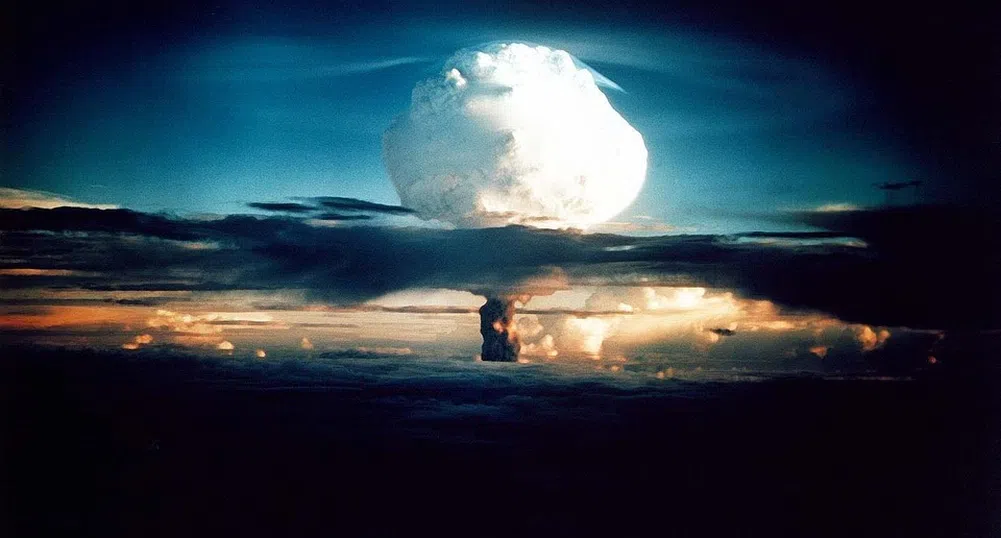 Каква е разликата между атомна и водородна бомба?