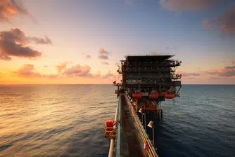 Милиардер: Петролът ще поскъпне до 100 долара за барел
