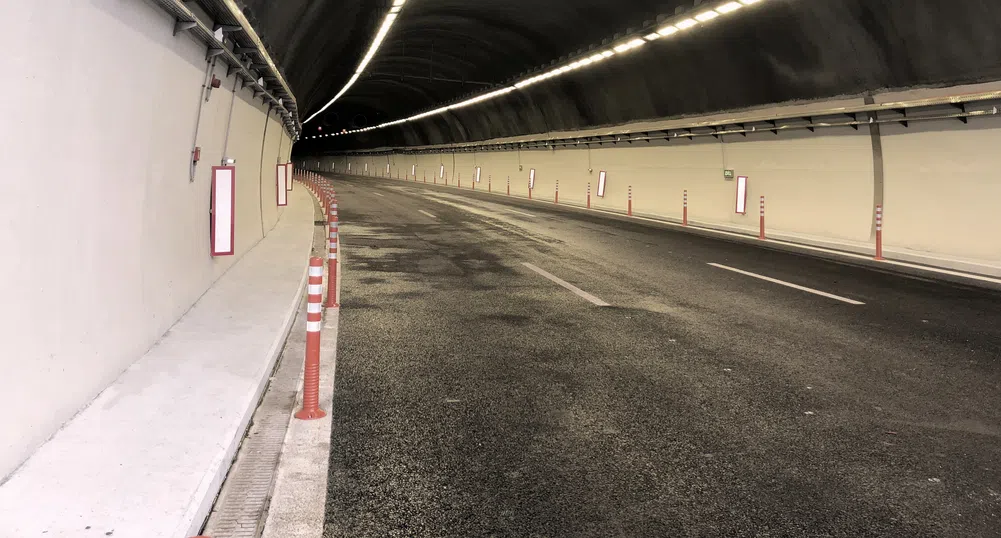 След 4 г. ремонти: Отварят за движение най-дългия тунел у нас (снимки)