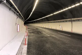 След 4 г. ремонти: Отварят за движение най-дългия тунел у нас (снимки)