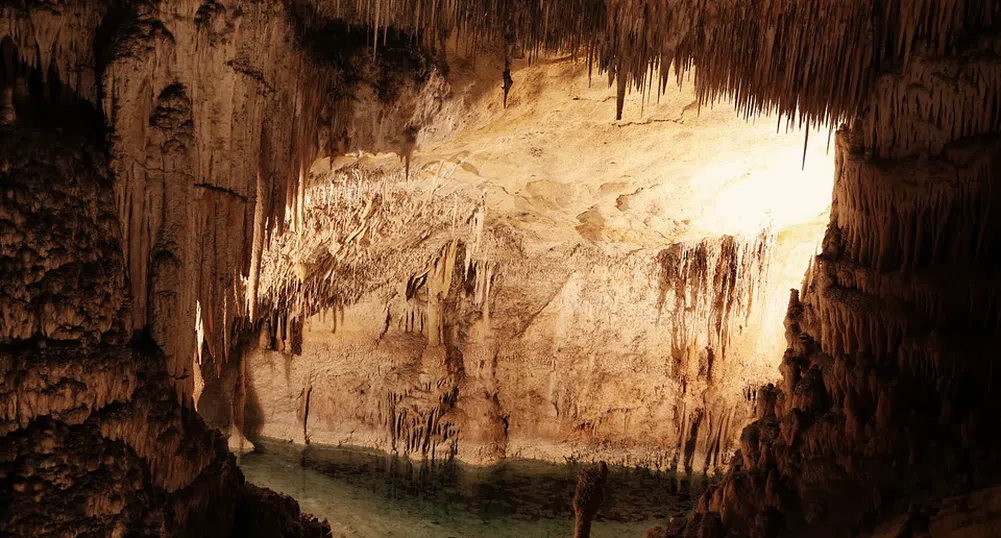 Спелеолози с рекорд - спуснаха се на повече от 400 м под земната повърхност