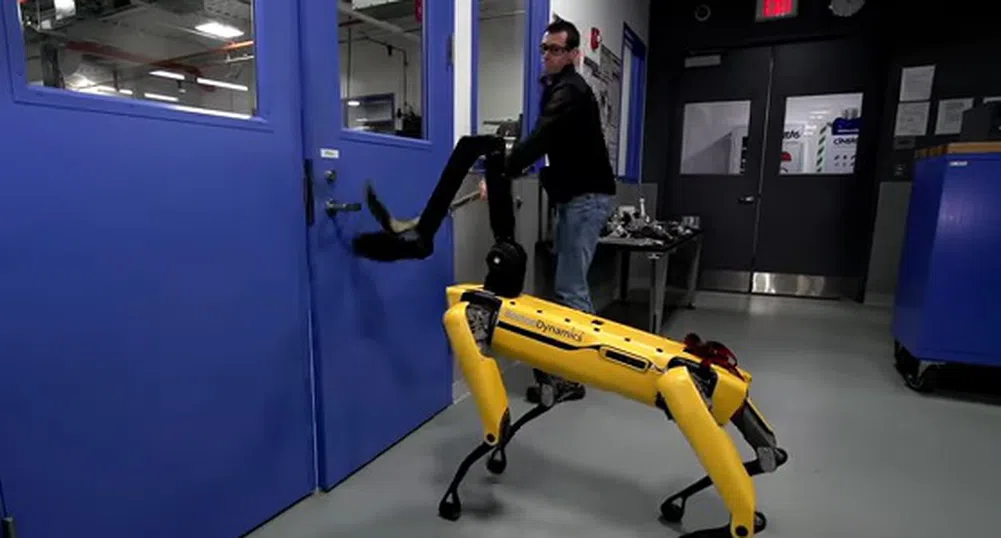Как се тества робот, който се учи да отваря врати (видео)