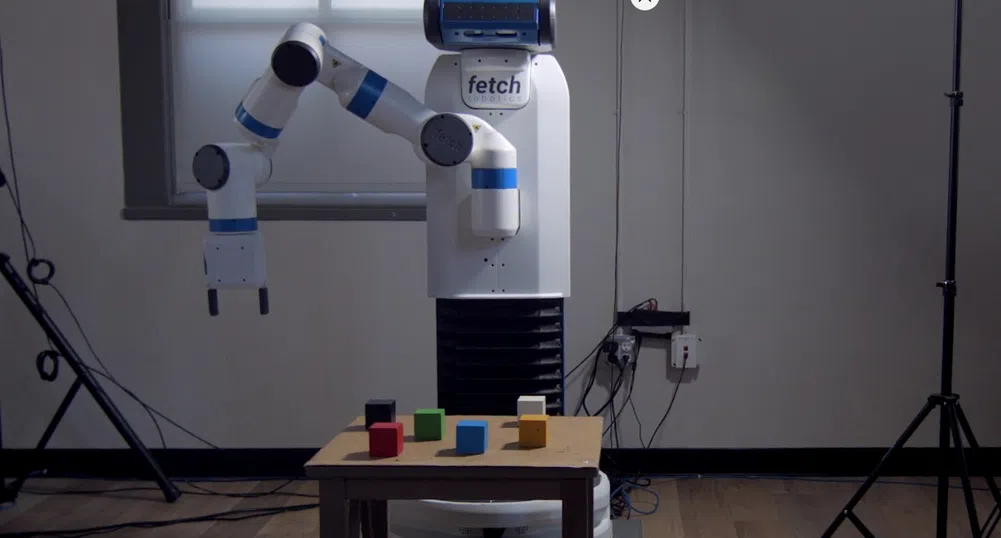 Проект, подкрепен от Мъск, показа как робот учи чрез имитация