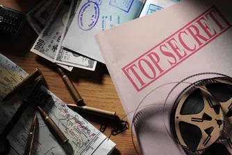 Достъп, принтер, лепило: По следите на изтеклите доклади от Пентагона