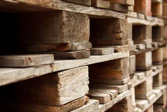 Недостигът на дървени палети блокира търговията между Великобритания и ЕС?