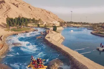 Пълноводна река сред суровата пустиня: В Абу Даби всичко е възможно