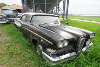 Дядо остави след смъртта си уникална колекция от 250 коли