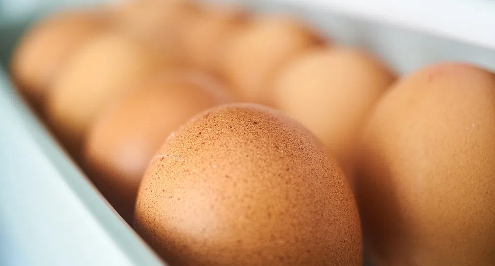 Защо в Америка държат яйцата в хладилник, а в Европа не
