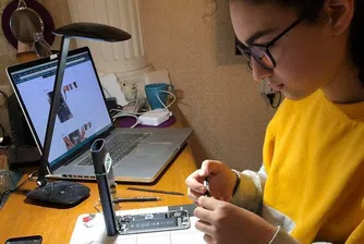 13-годишното момиче, което ремонтира стара съветска техника