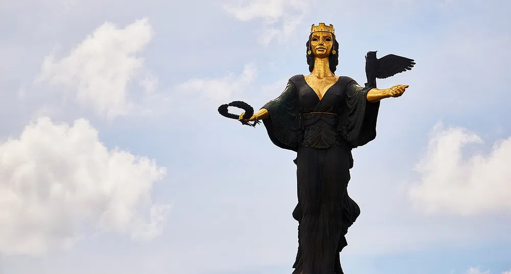 Продължават миенето и дезинфекцията в столицата
