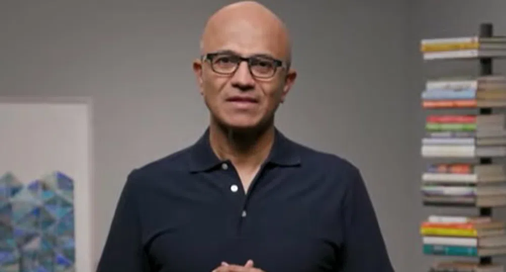 Шефът на Microsoft е продал половината си акции в компанията