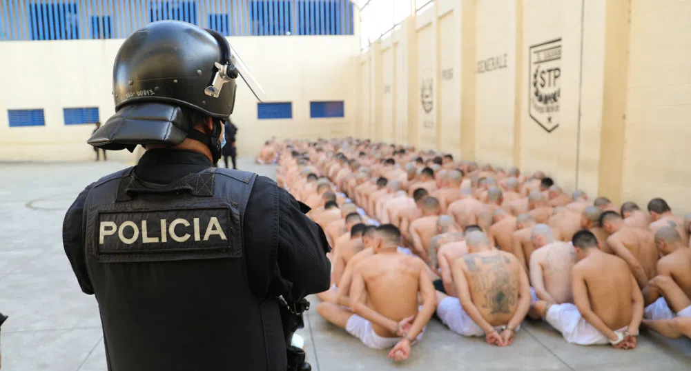 В битка с бандите Ел Салвадор арестува 100 хил. души. Проблемът остава