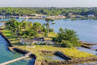 Продава се частен остров в един от най-красивите заливи в света