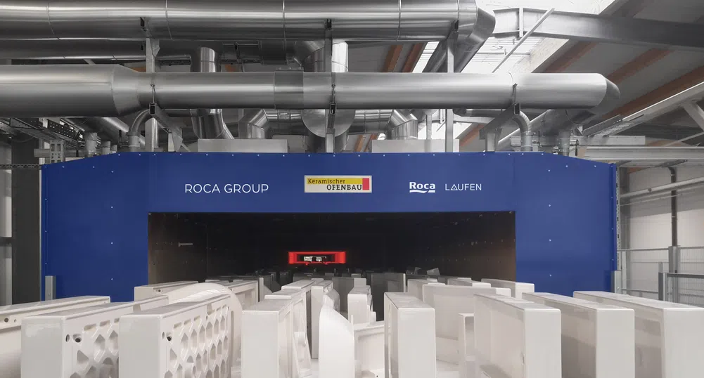 Roca Group работи с първата в света електрическа пещ за санитарна керамика