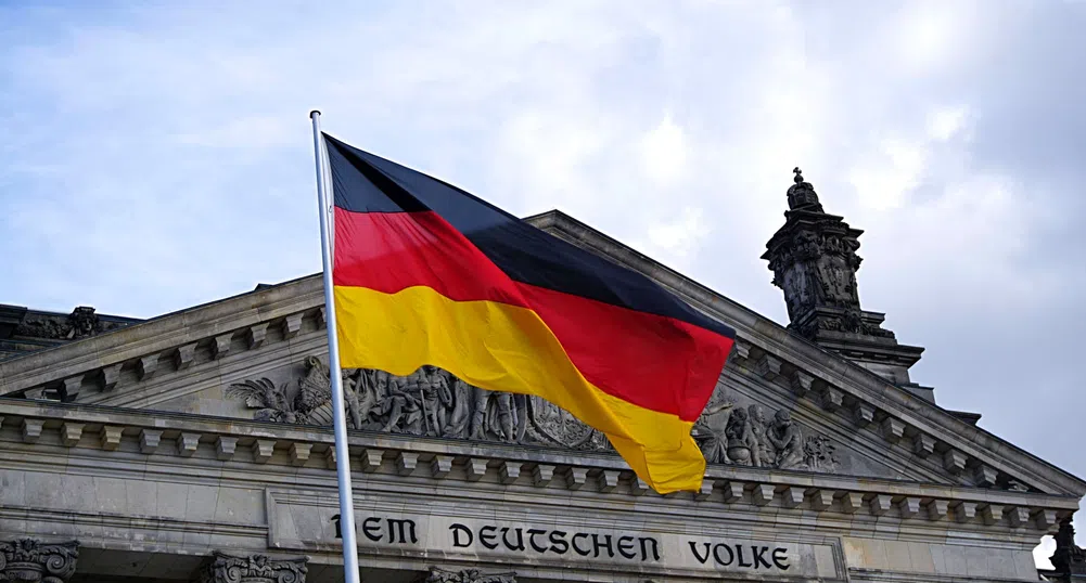 Германия отваря всички магазини и училища от този месец