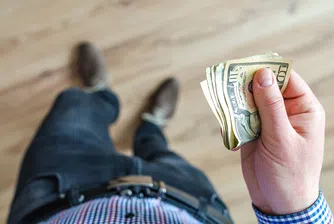 Заемите за приятели и роднини не са добра идея. Ето защо...
