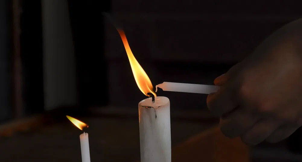 Швейцария призова гражданите: Запасете се със свещи и дърва за огрев