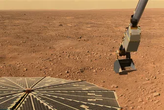 НАСА пусна цветни снимки на Марс