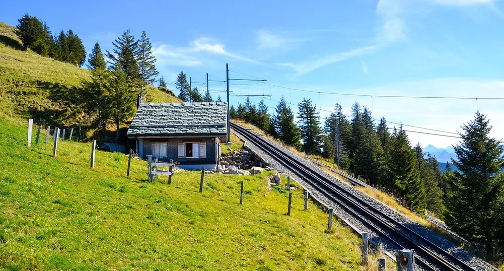 Готови ли сте за Алпите? Нов влак потегля към френските курорти тази зима