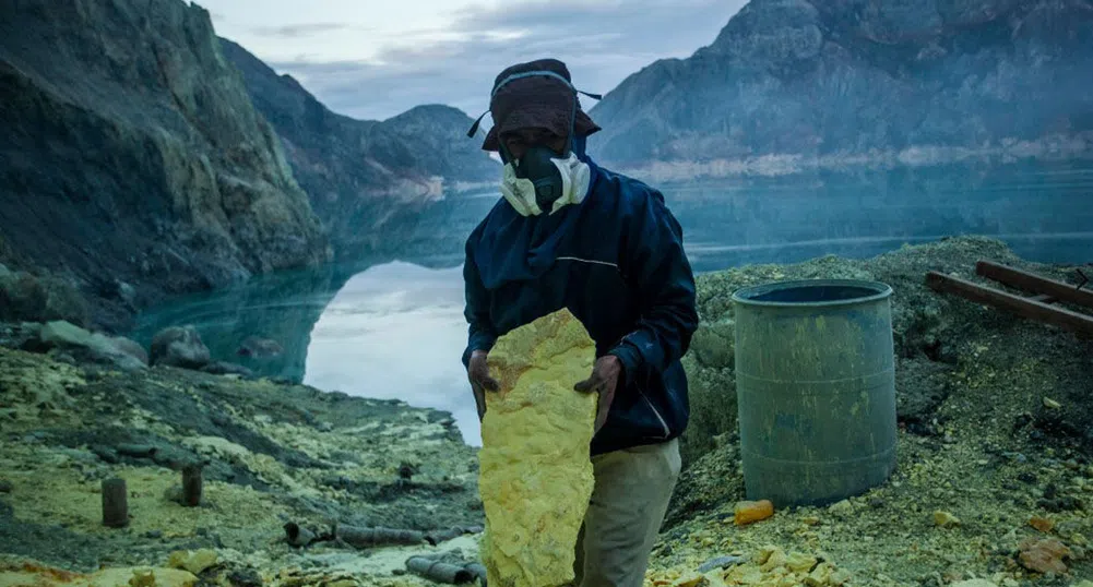 Адска професия: как се добива сяра