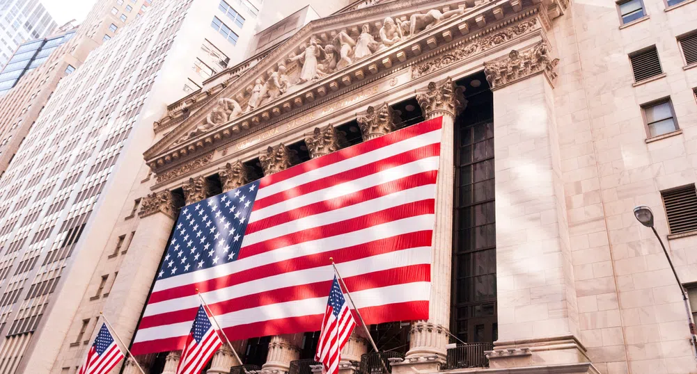 Борсовите индекси в САЩ затвориха с повишение след рали на банковите акции