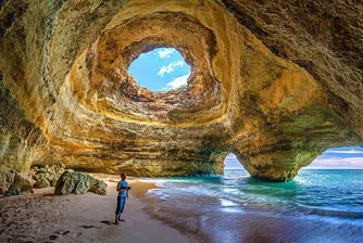 Бенагил - невероятна пещера в Португалия, до която се стига само с лодка