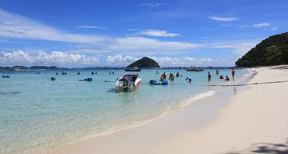 Тайланд премахва карантината за остров Пукет за ваксинирани туристи