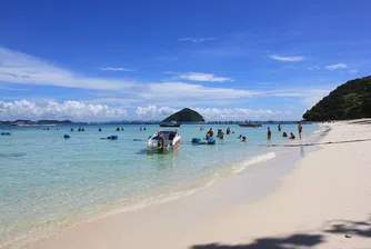 Тайланд премахва карантината за остров Пукет за ваксинирани туристи