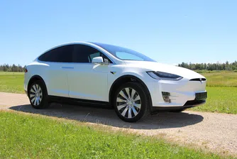 Tesla отваря завода си в Калифорния - въпреки забраните