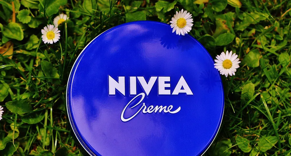 Nivea изтегли реклама след обвинения в расизъм