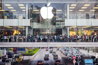 Основаната в гараж Apple вече струва 1 000 000 000 000 долара