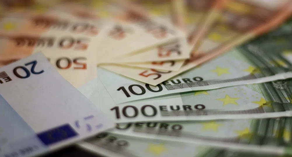 Еврото поскъпна до 18-месечен връх спрямо долара