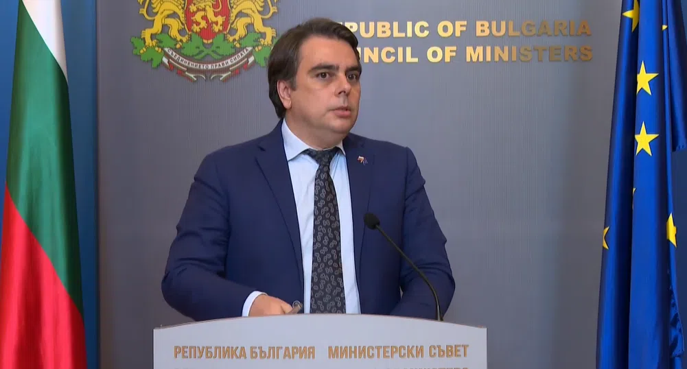 Бюджетът за 2023 г. е изпълним, заяви Асен Василев