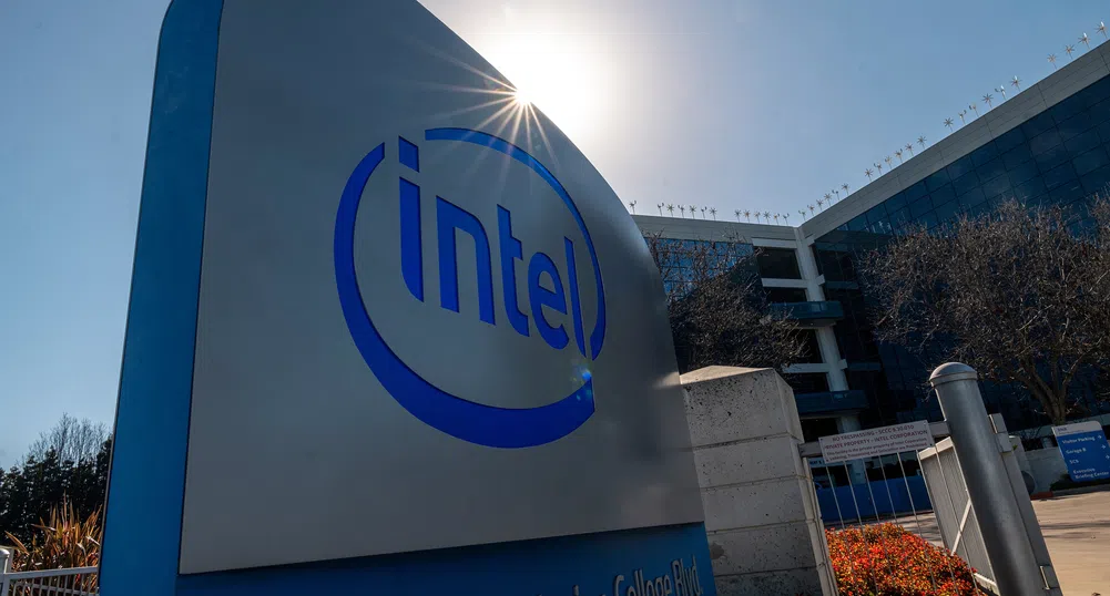 Intel предизвиква Nvidia и Qualcomm при AI чиповете за автомобили