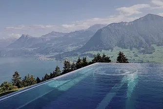 Инфинити басейн в Швейцарските Алпи, който ви спира дъха