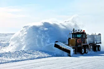 Заради снеговалежа в София в момента 166 машини са на терен