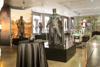 Warner Bros. става на 100 години и отваря уникалния си архив с кинореликви