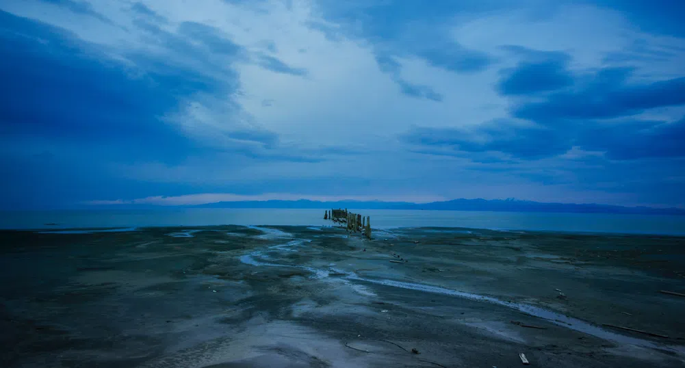 Как някогашното най-голямо соленоводно езеро в света почти изчезна?