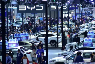 Ценовата война и конкуренцията удрят акциите на китайските EV производители