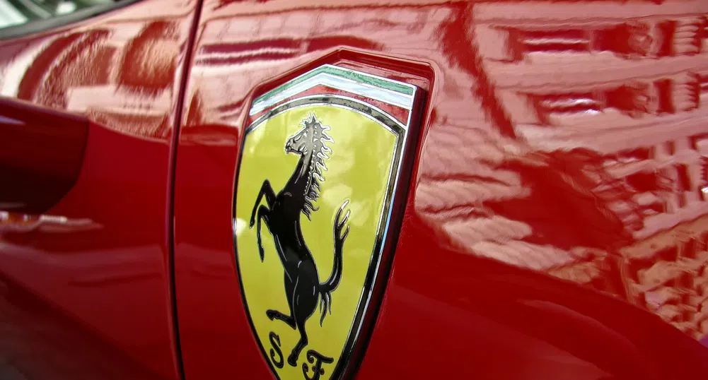 Частица от класическо Ferrari... за 80 долара. Звучи добре, нали?