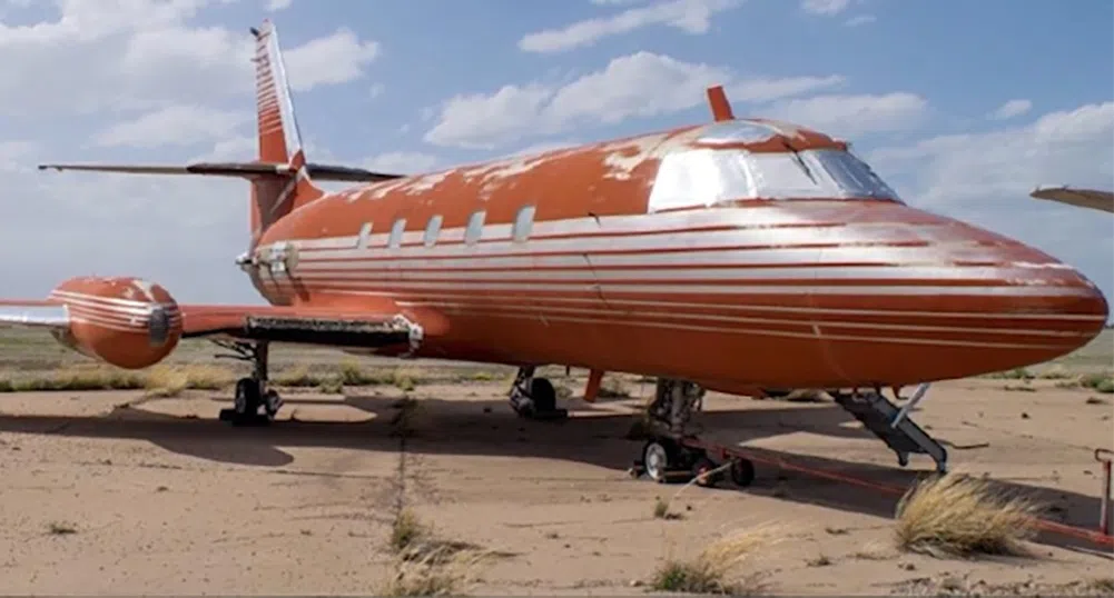 Вижте самолета, който беше собственост на Елвис Пресли